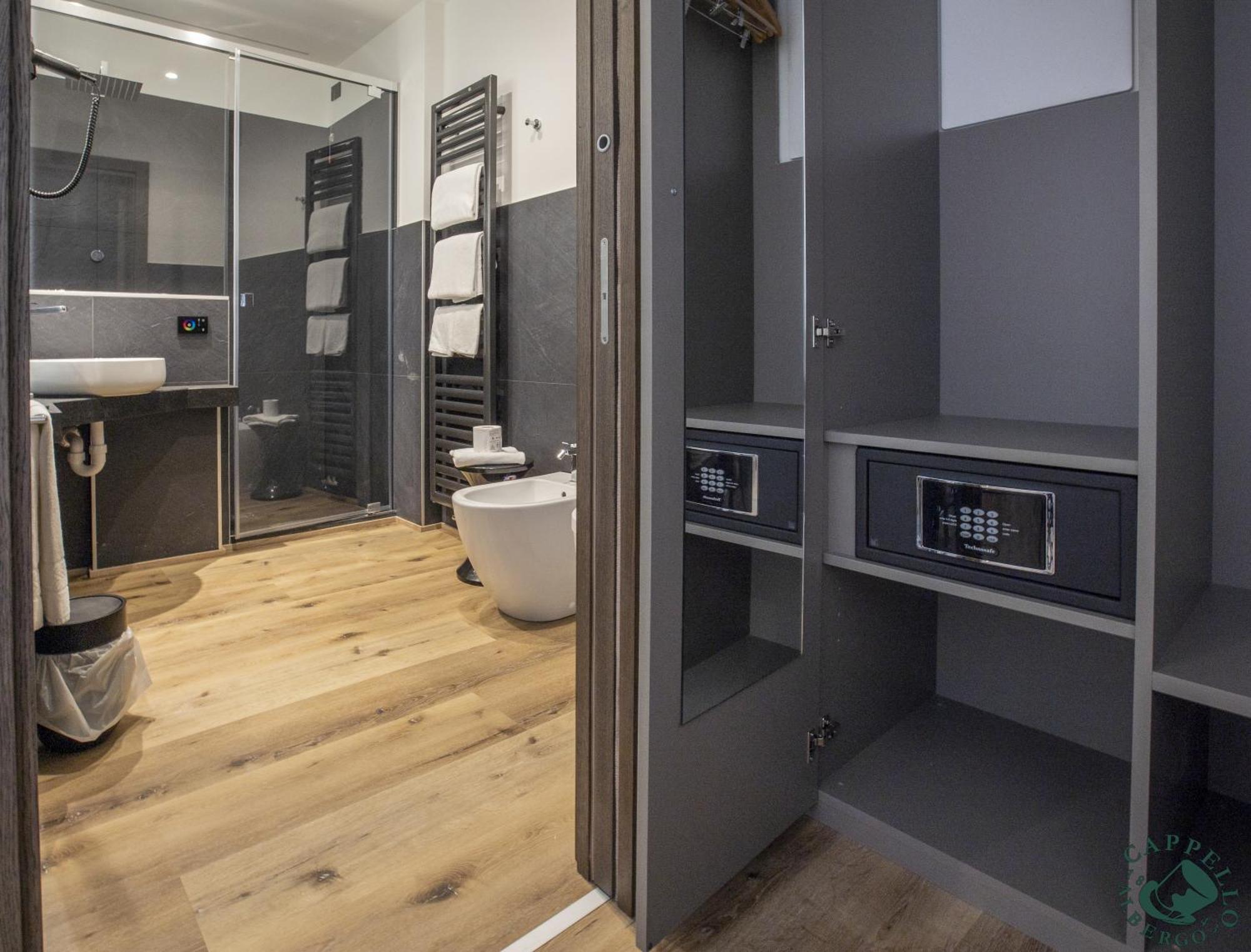 ホテル アルベルゴ カペッロ エ カドーレ ベッルーノ 部屋 写真